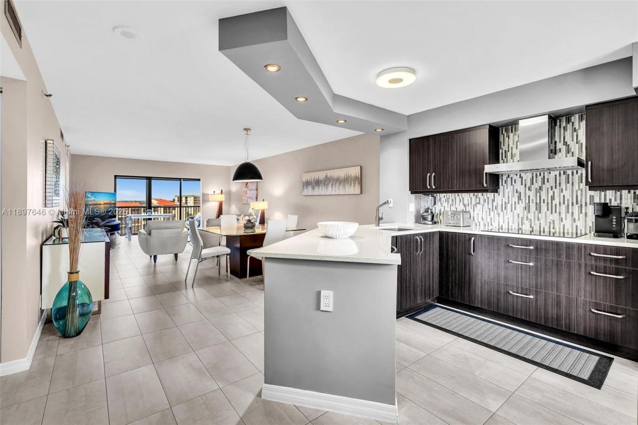 2221 Cypress Island Dr, Unit 805, Pompano Beach, FL 33069 Photo