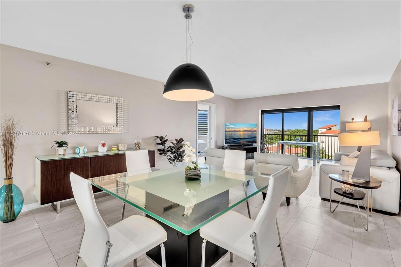 2221 Cypress Island Dr, Unit 805, Pompano Beach, FL 33069 Photo