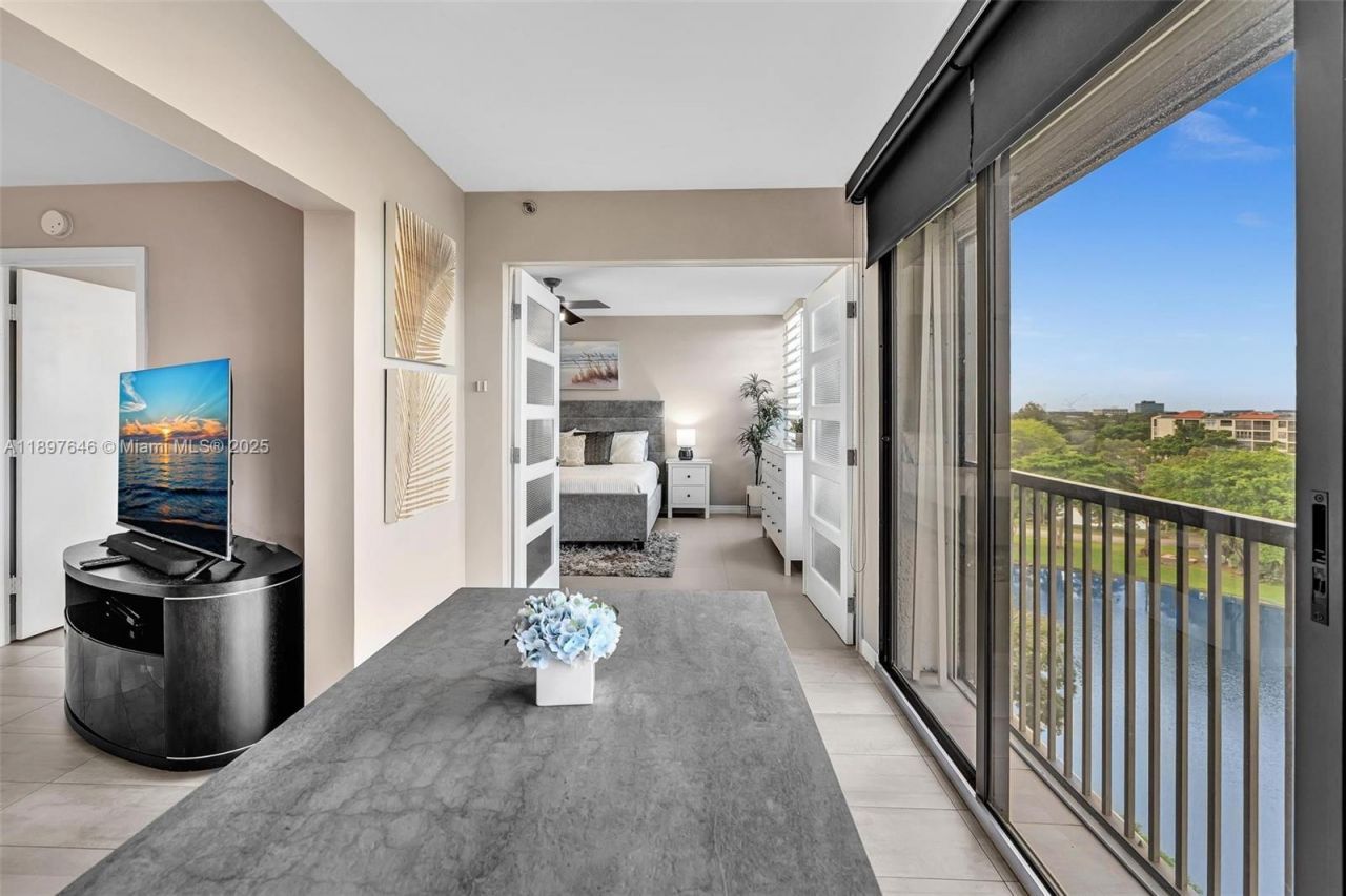 2221 Cypress Island Dr, Unit 805, Pompano Beach, FL 33069 Photo