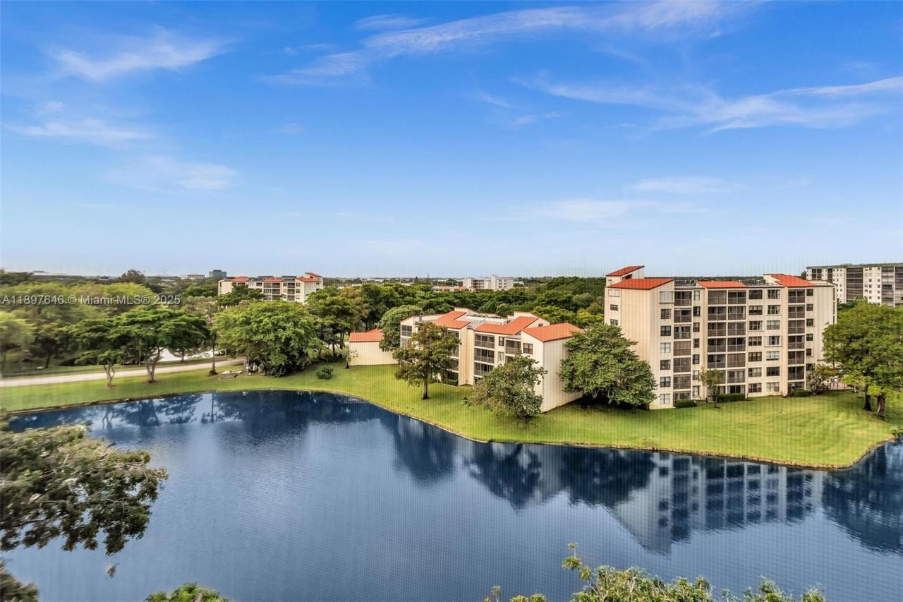 2221 Cypress Island Dr, Unit 805, Pompano Beach, FL 33069 Photo