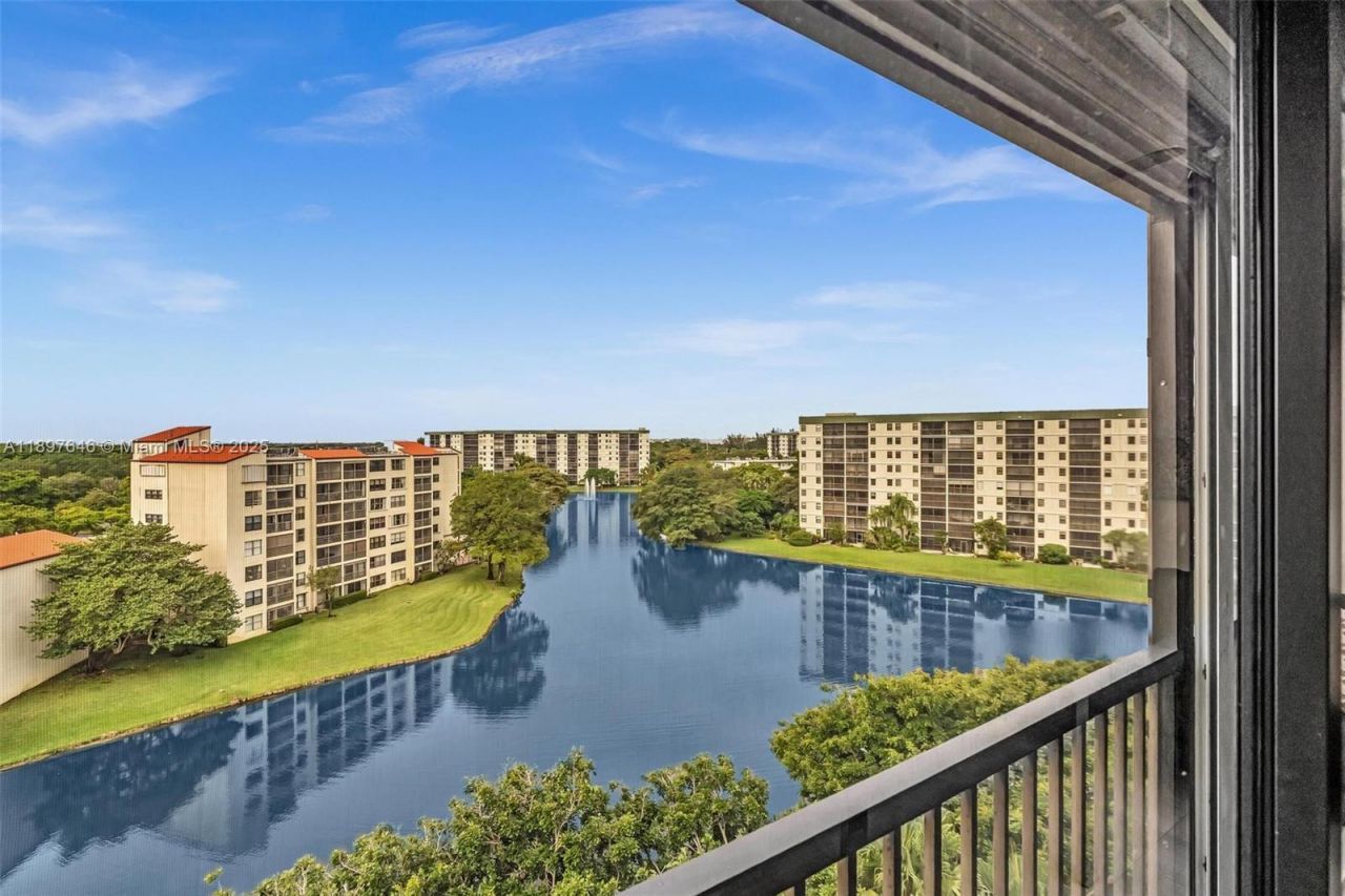 2221 Cypress Island Dr, Unit 805, Pompano Beach, FL 33069 Photo