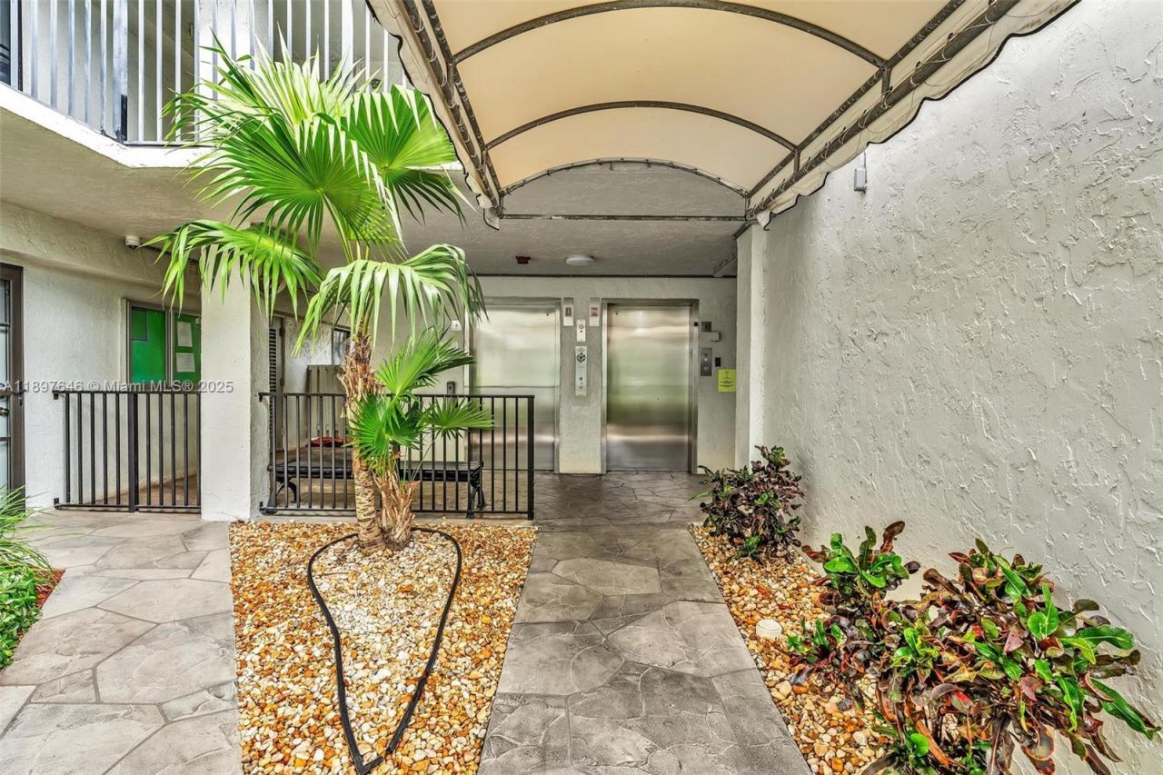 2221 Cypress Island Dr, Unit 805, Pompano Beach, FL 33069 Photo