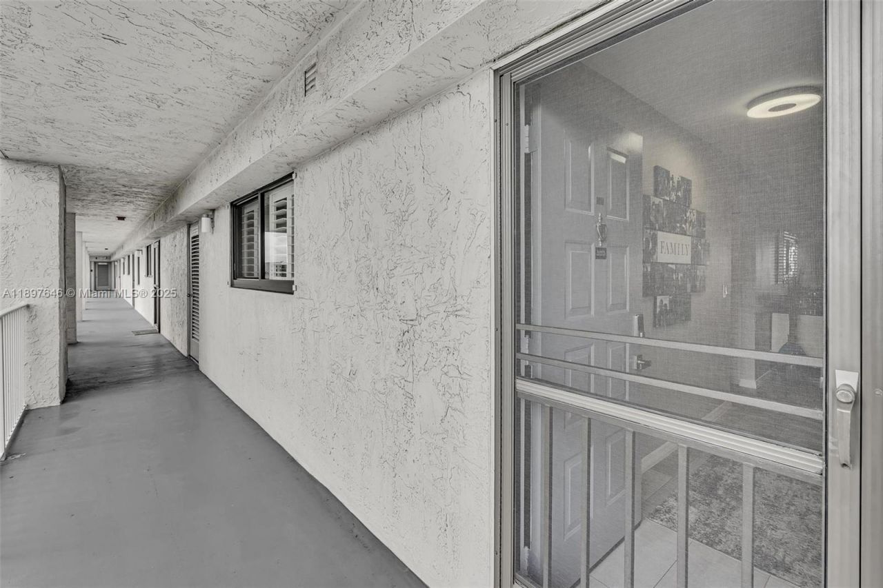 2221 Cypress Island Dr, Unit 805, Pompano Beach, FL 33069 Photo