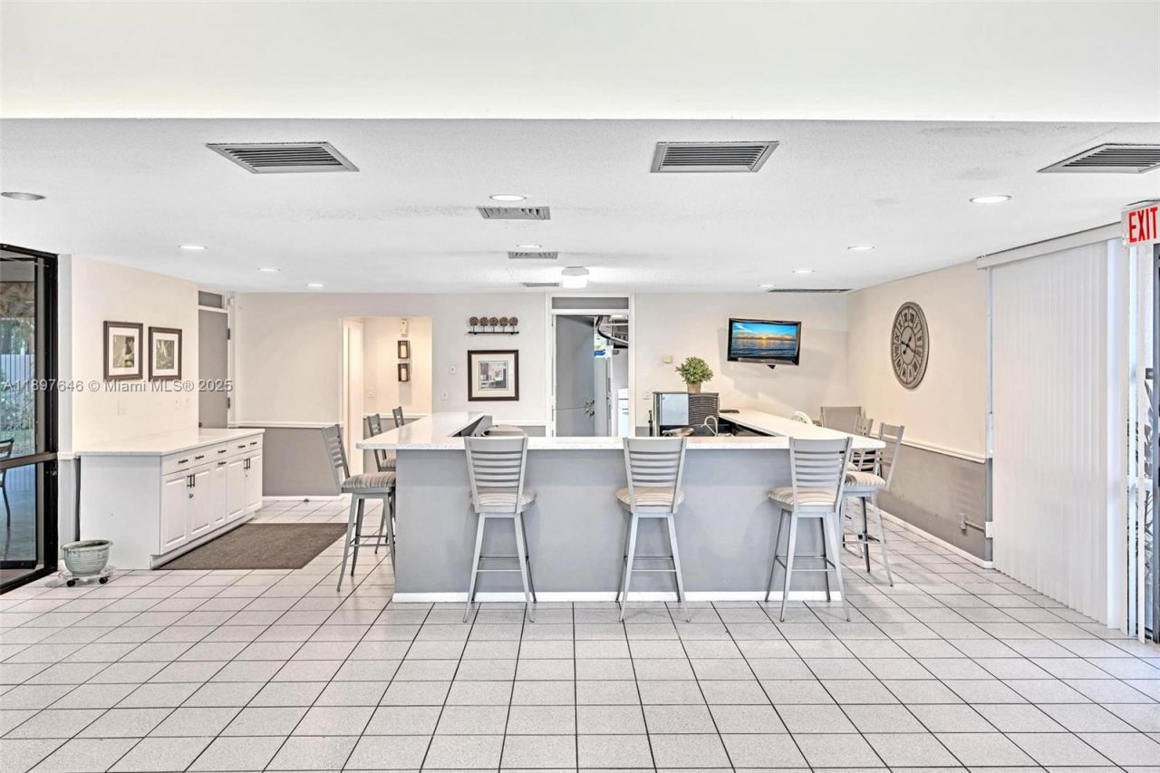 2221 Cypress Island Dr, Unit 805, Pompano Beach, FL 33069 Photo