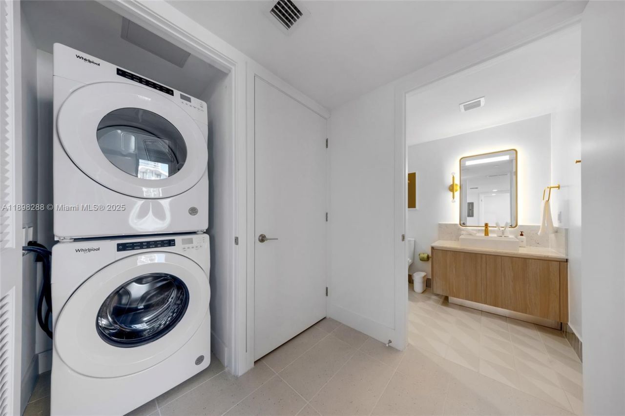 159 NE 6th St, Unit 4201, Miami, FL 33132 Photo