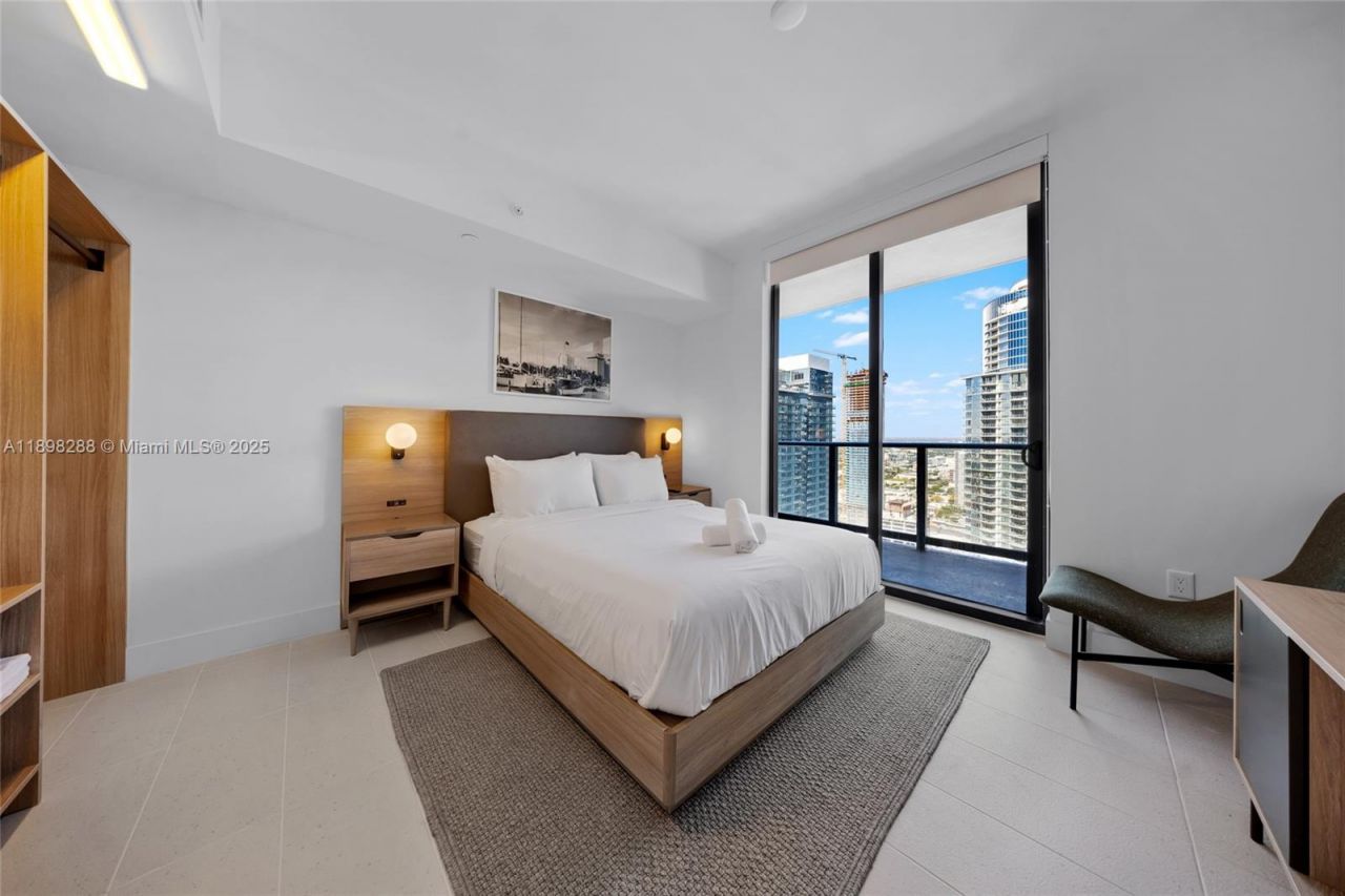 159 NE 6th St, Unit 4201, Miami, FL 33132 Photo