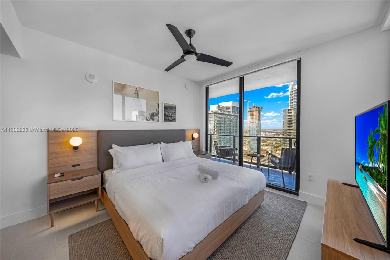 159 NE 6th St, Unit 4201, Miami, FL 33132 Photo