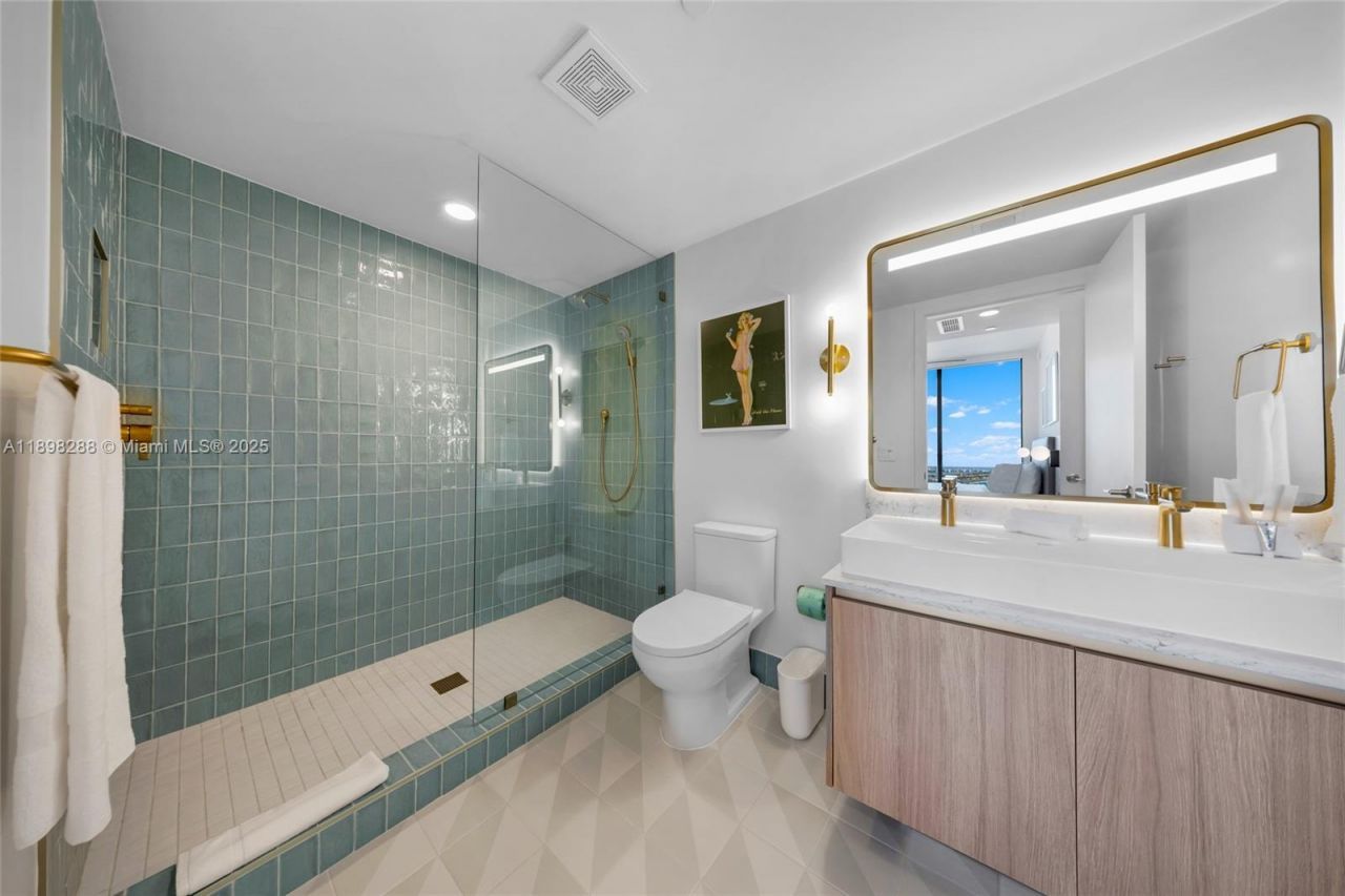 159 NE 6th St, Unit 4201, Miami, FL 33132 Photo