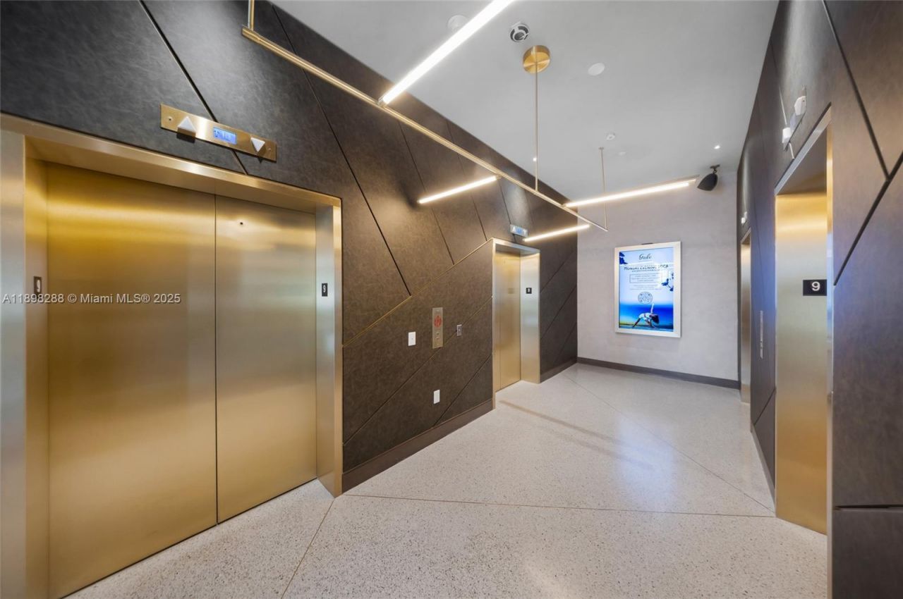 159 NE 6th St, Unit 4201, Miami, FL 33132 Photo