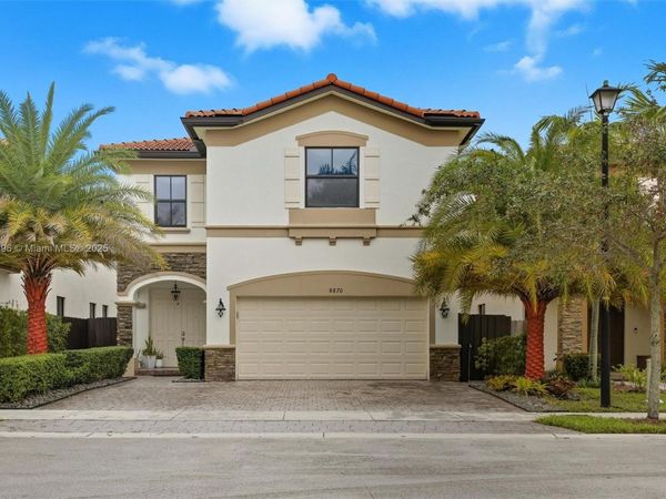 8870 NW 99th Path, Doral, FL 33178