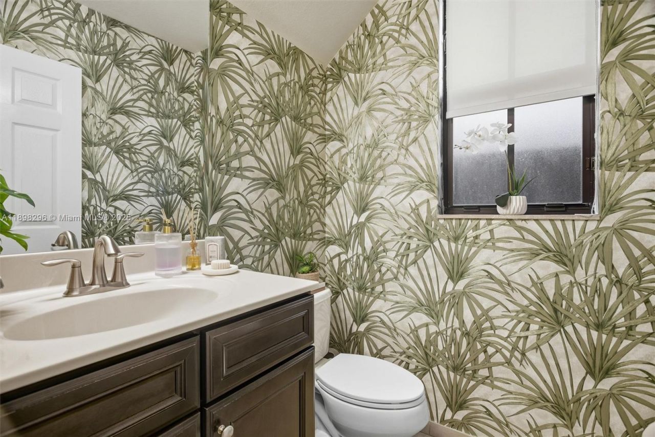 8870 NW 99th Path, Doral, FL 33178 Photo