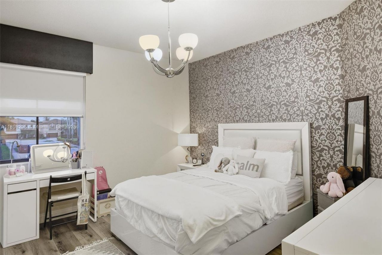 8870 NW 99th Path, Doral, FL 33178 Photo