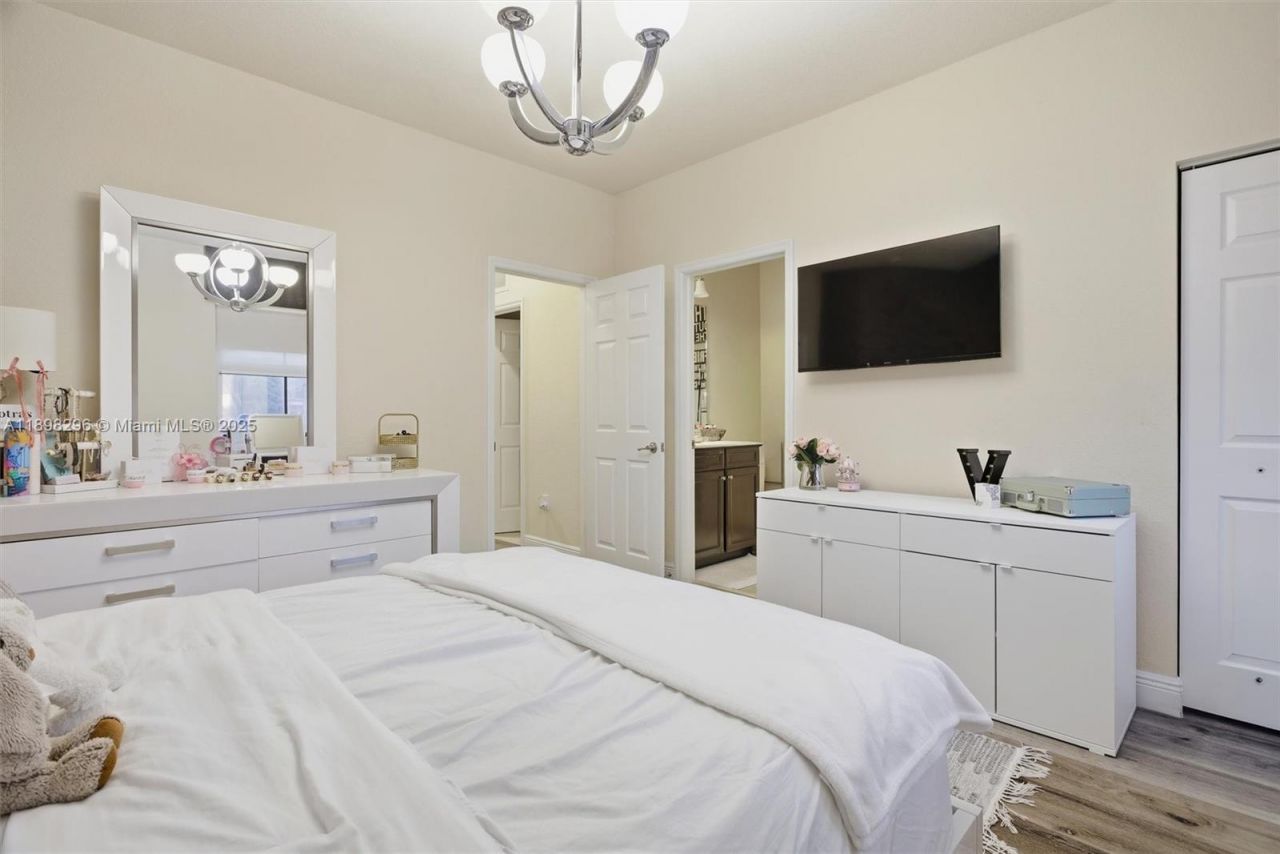 8870 NW 99th Path, Doral, FL 33178 Photo