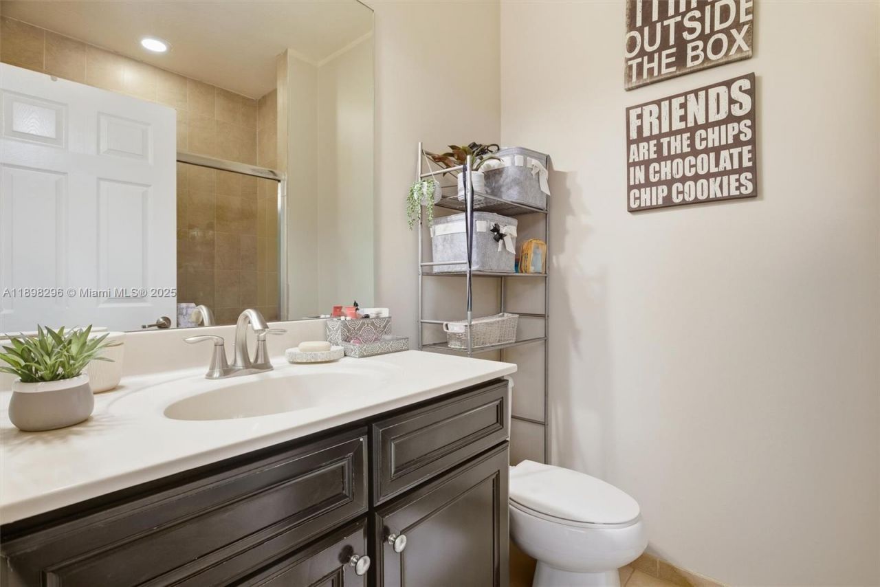 8870 NW 99th Path, Doral, FL 33178 Photo