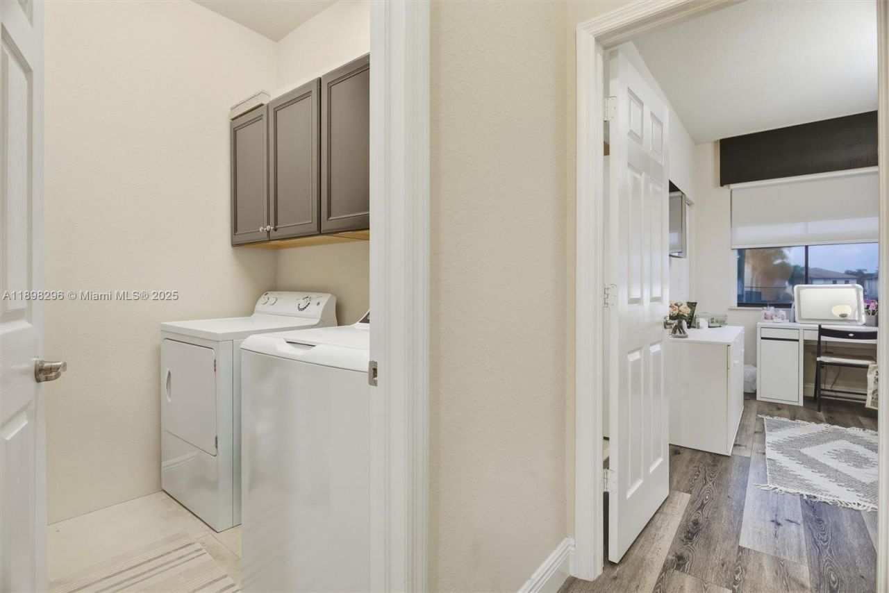 8870 NW 99th Path, Doral, FL 33178 Photo