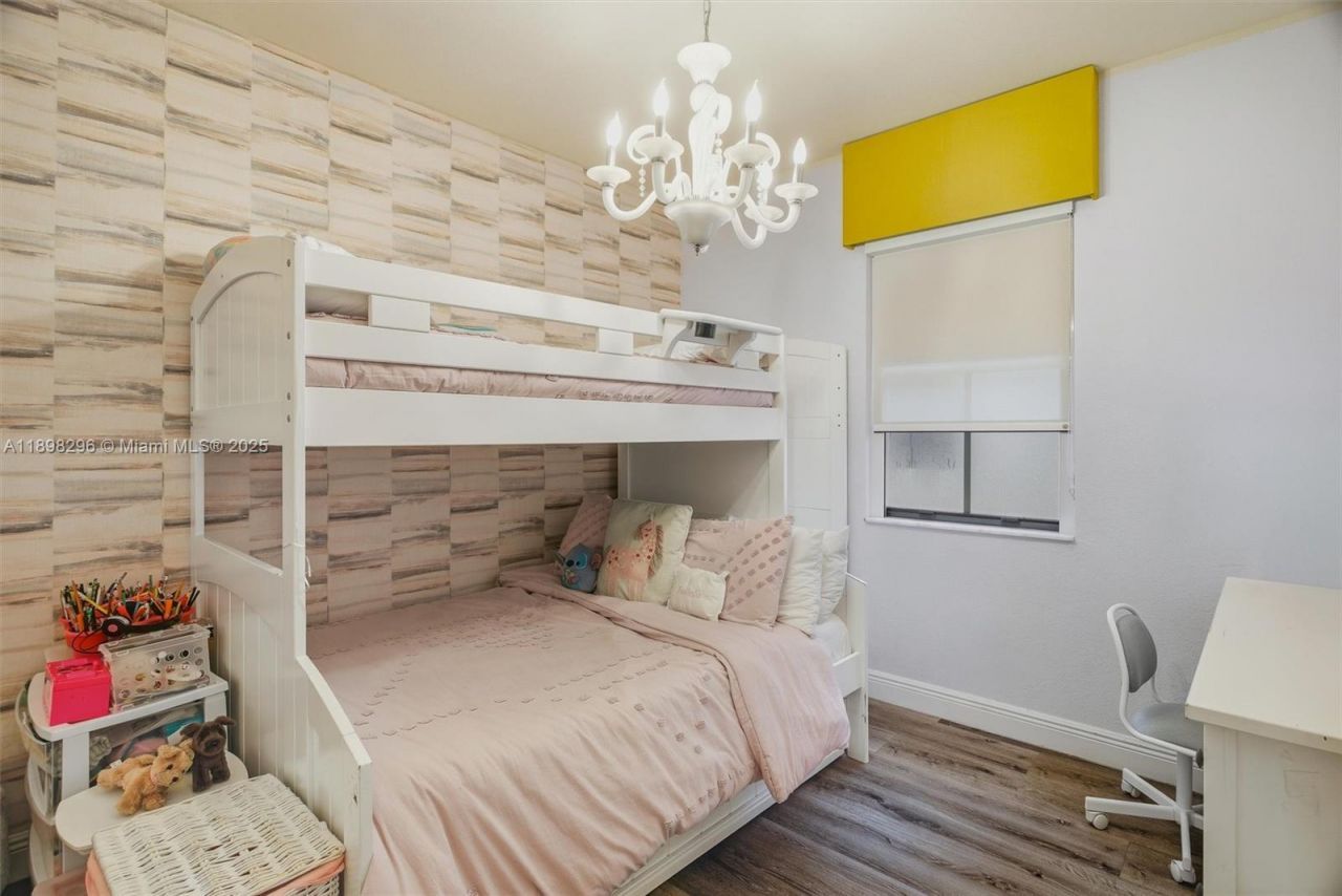 8870 NW 99th Path, Doral, FL 33178 Photo