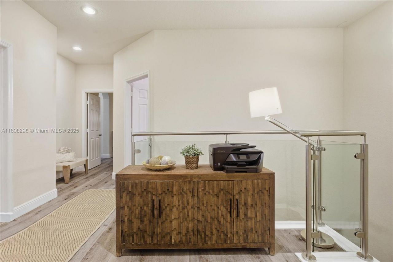 8870 NW 99th Path, Doral, FL 33178 Photo