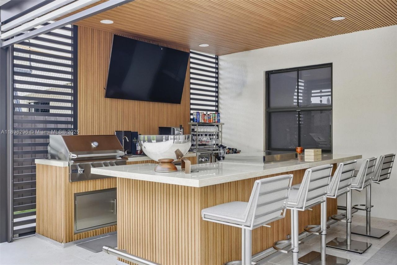 8870 NW 99th Path, Doral, FL 33178 Photo