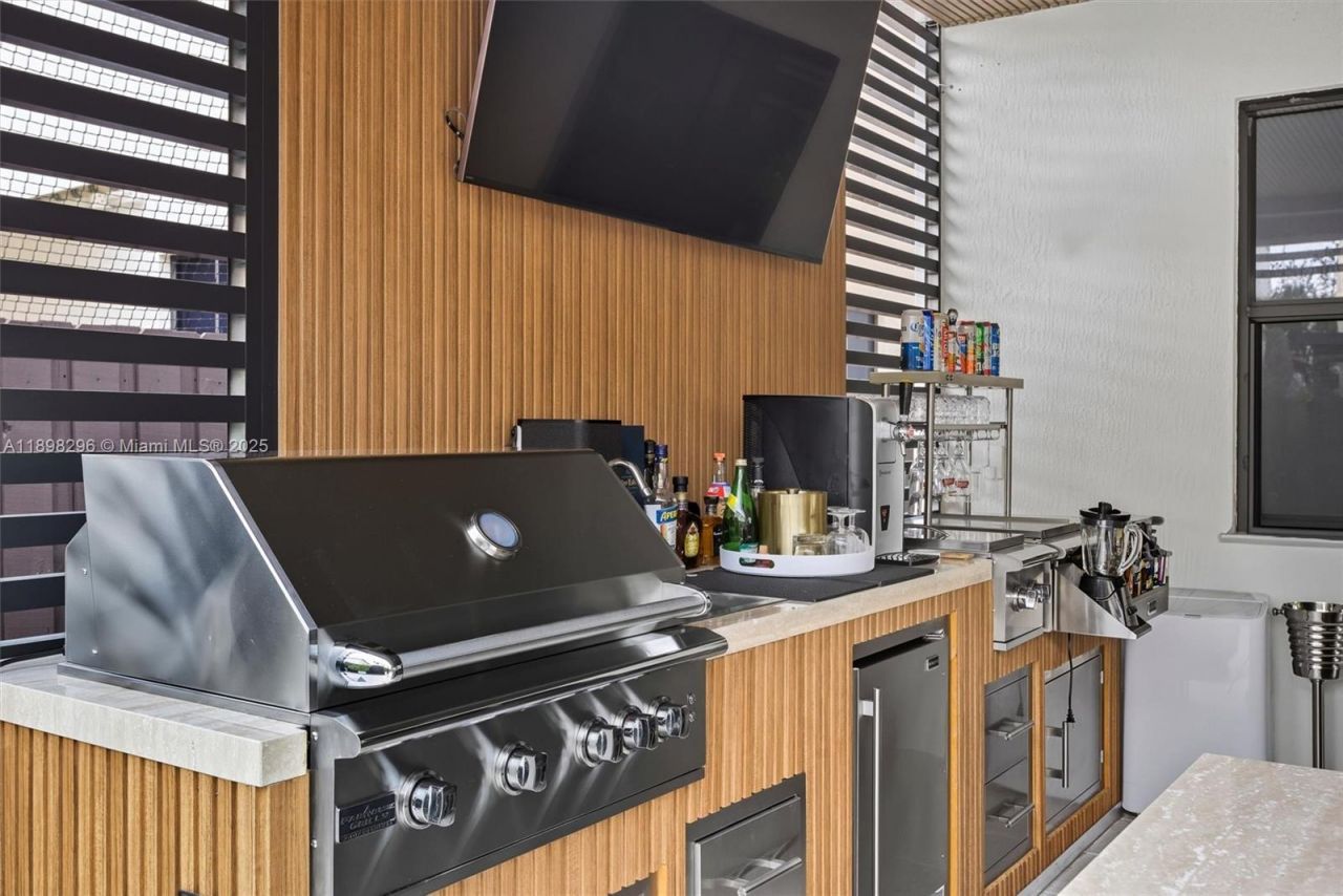 8870 NW 99th Path, Doral, FL 33178 Photo