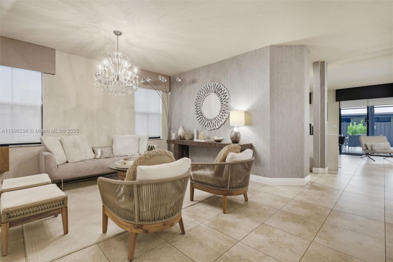 8870 NW 99th Path, Doral, FL 33178 Photo