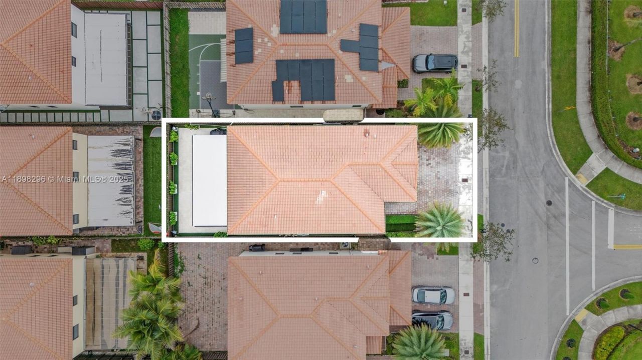 8870 NW 99th Path, Doral, FL 33178 Photo