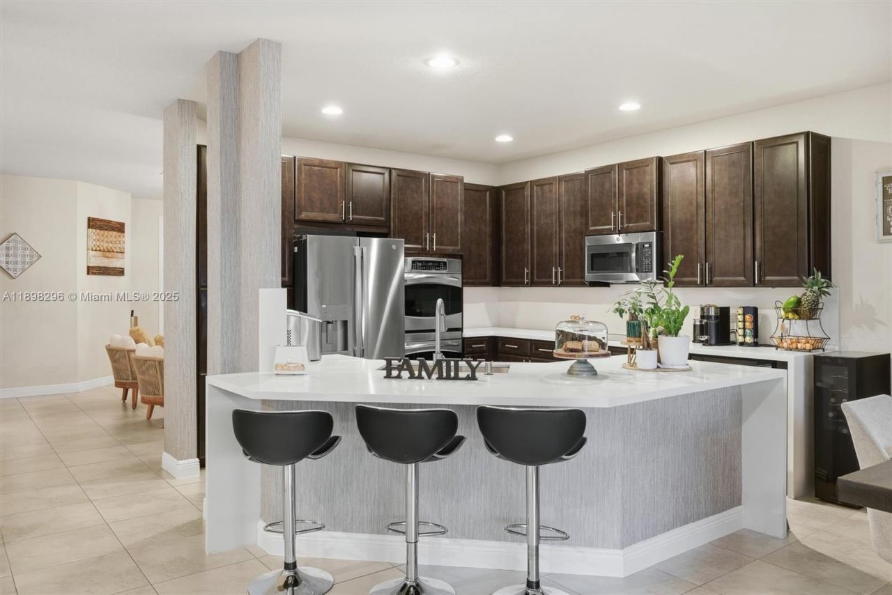 8870 NW 99th Path, Doral, FL 33178 Photo