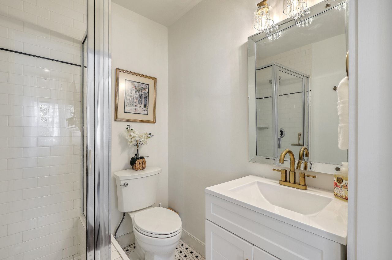 65 Ashe Street Photo 23