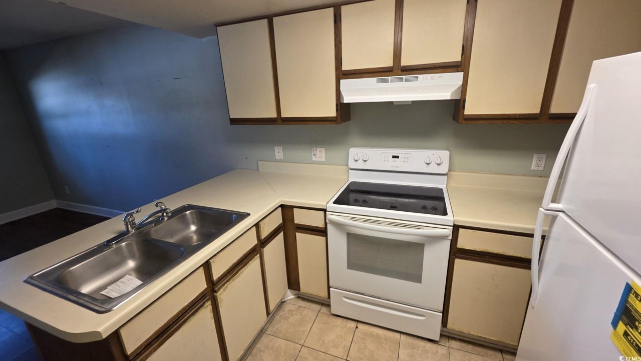 6850 Blue Heron Blvd. Photo 4