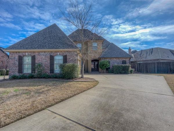 520 Falling Water Circle, Bossier City, LA 71112