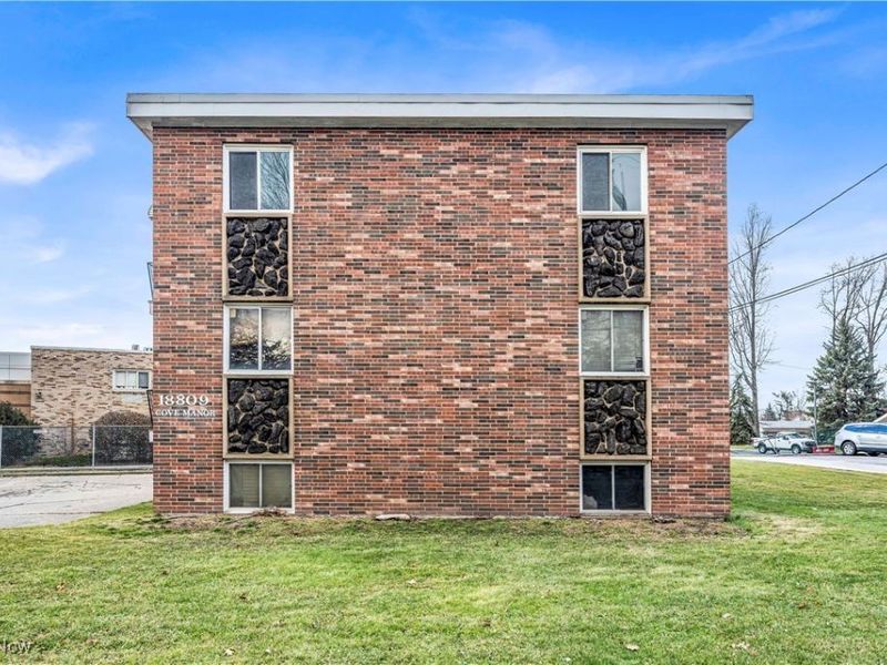 18809 Bella Drive, Cleveland, OH 44119 Photo 2
