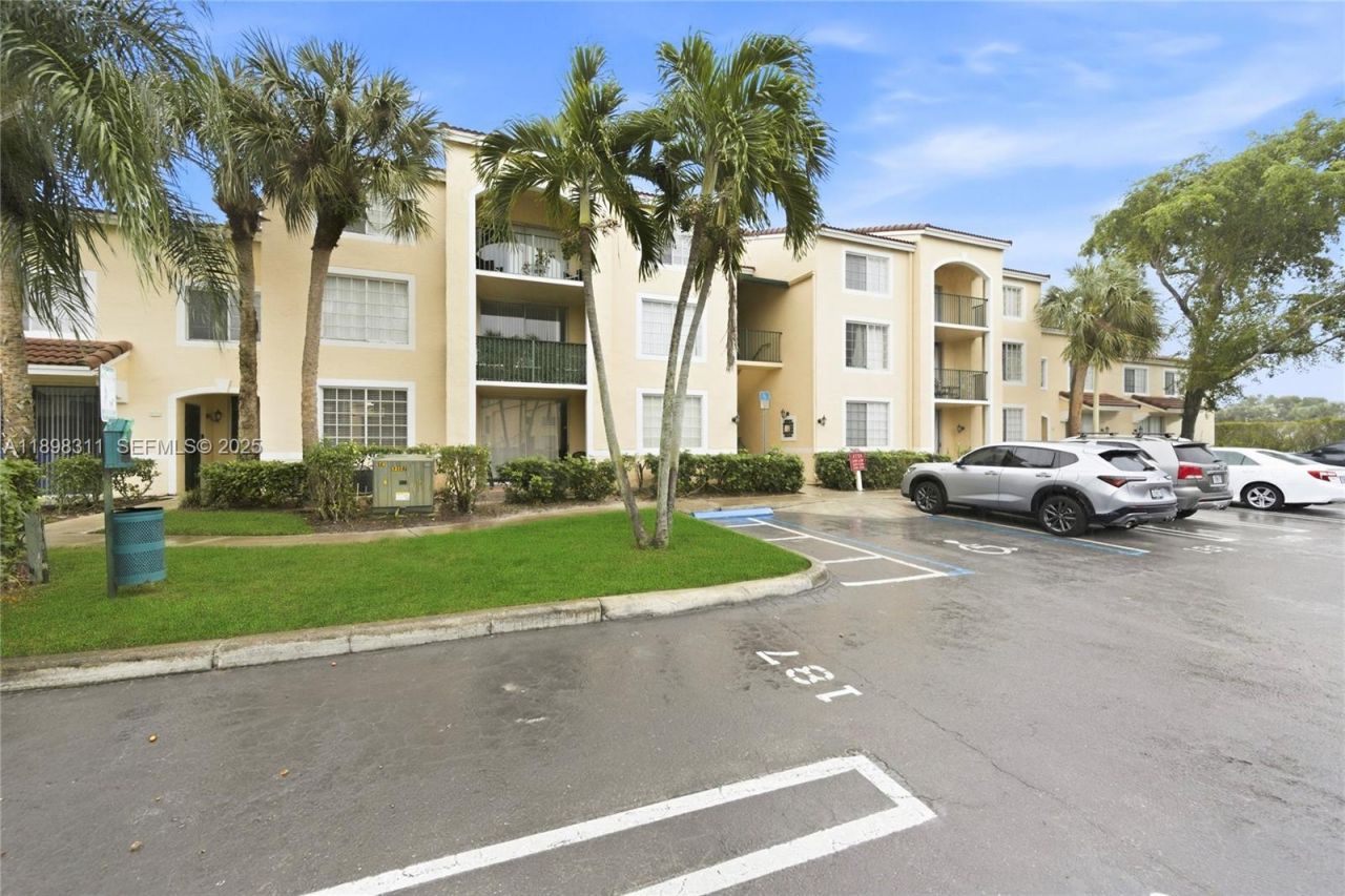 1733 Village Blvd, Unit 108, West Palm Beach, FL 33409 Photo