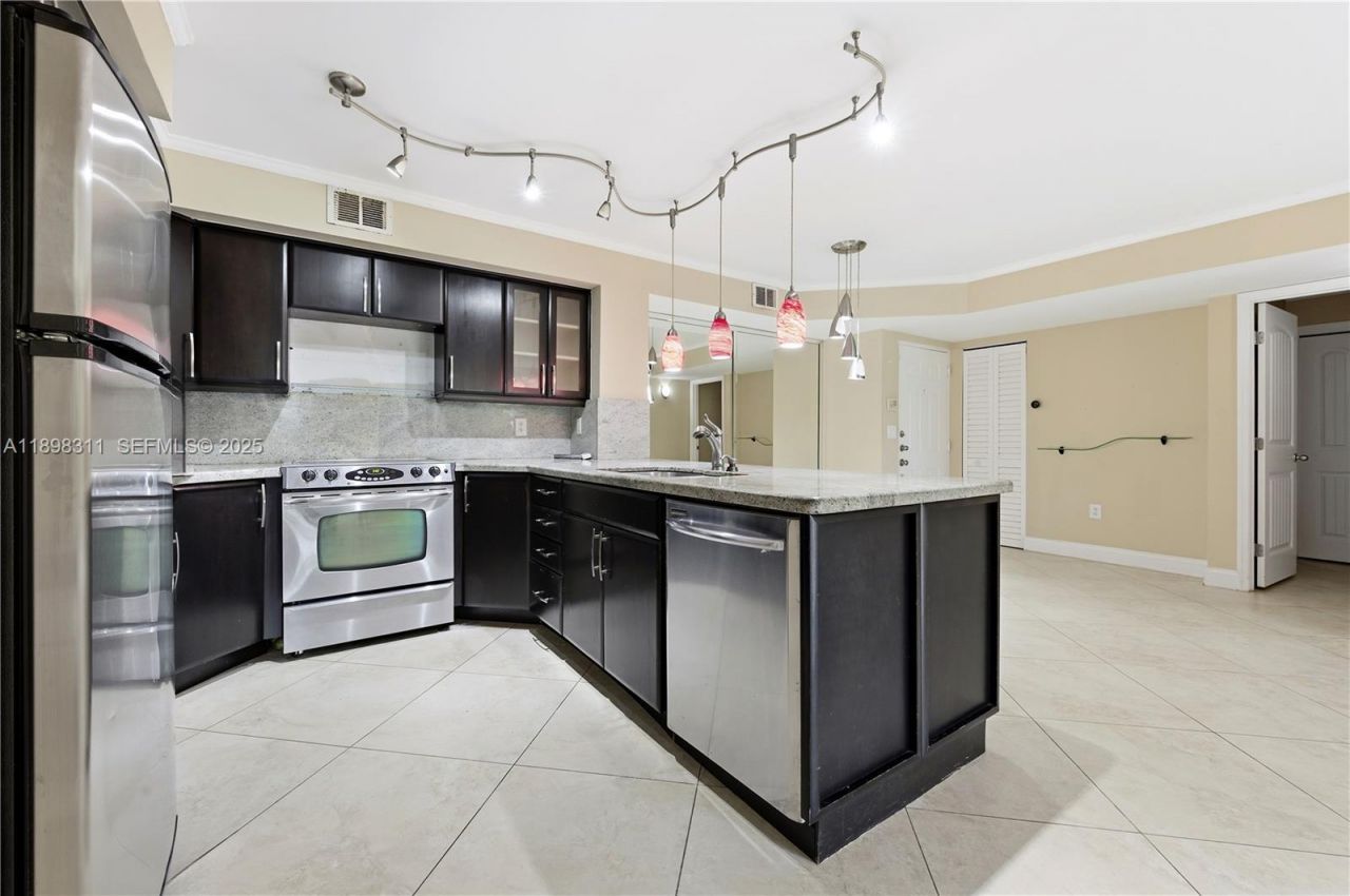 1733 Village Blvd, Unit 108, West Palm Beach, FL 33409 Photo