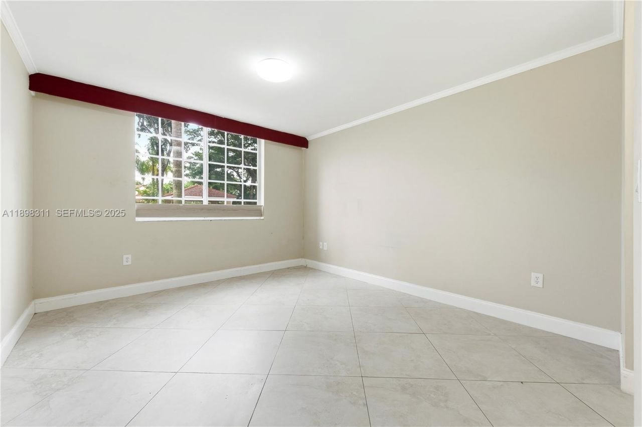 1733 Village Blvd, Unit 108, West Palm Beach, FL 33409 Photo