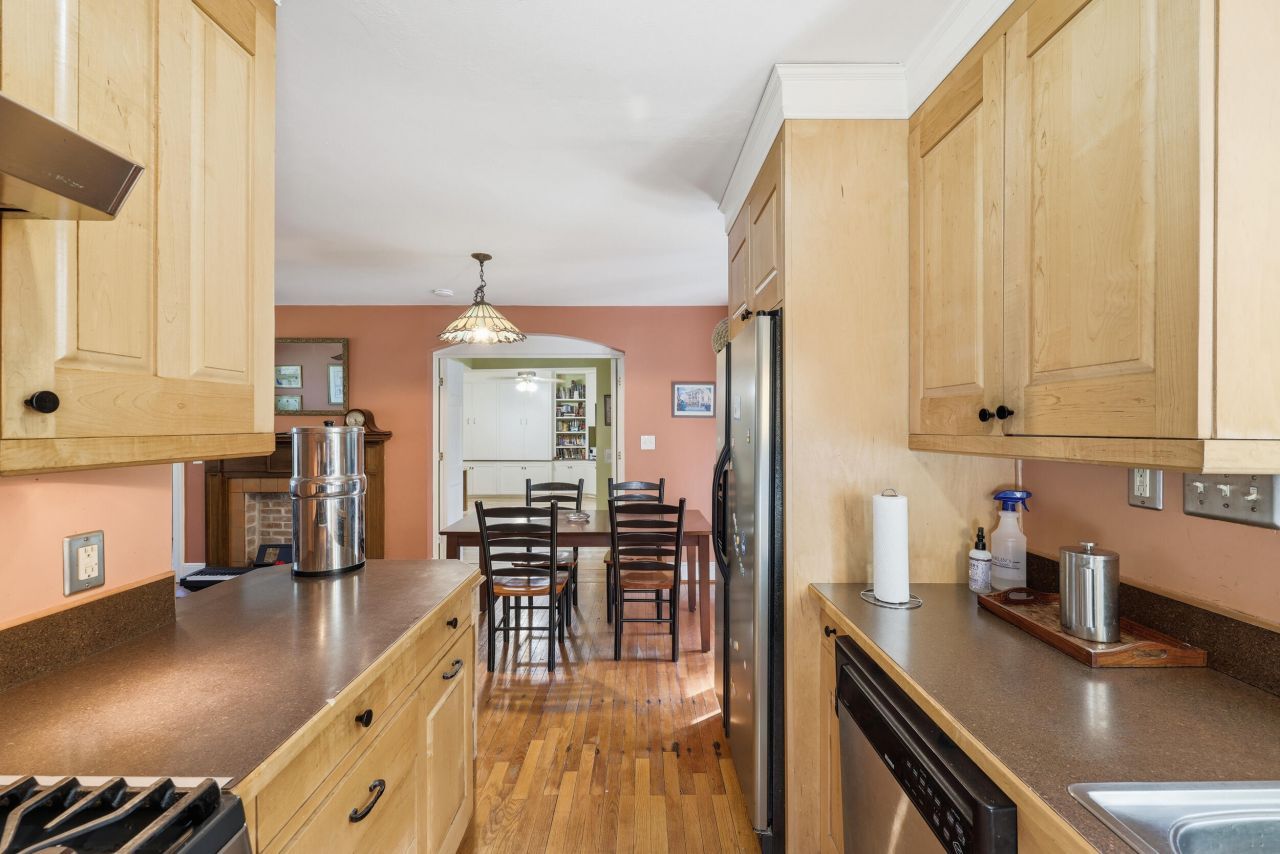 315 Hollywood Drive Photo 12