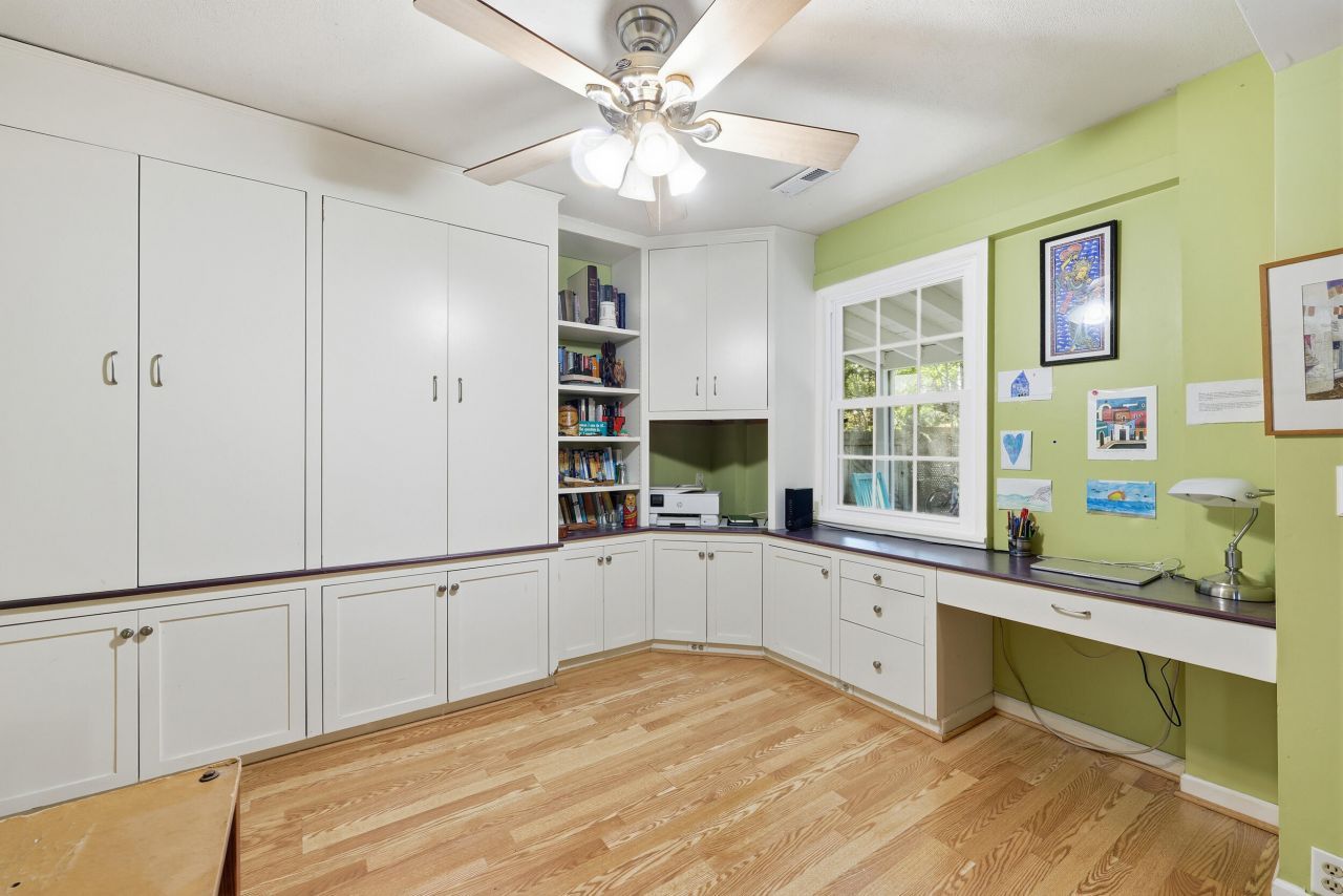 315 Hollywood Drive Photo 13