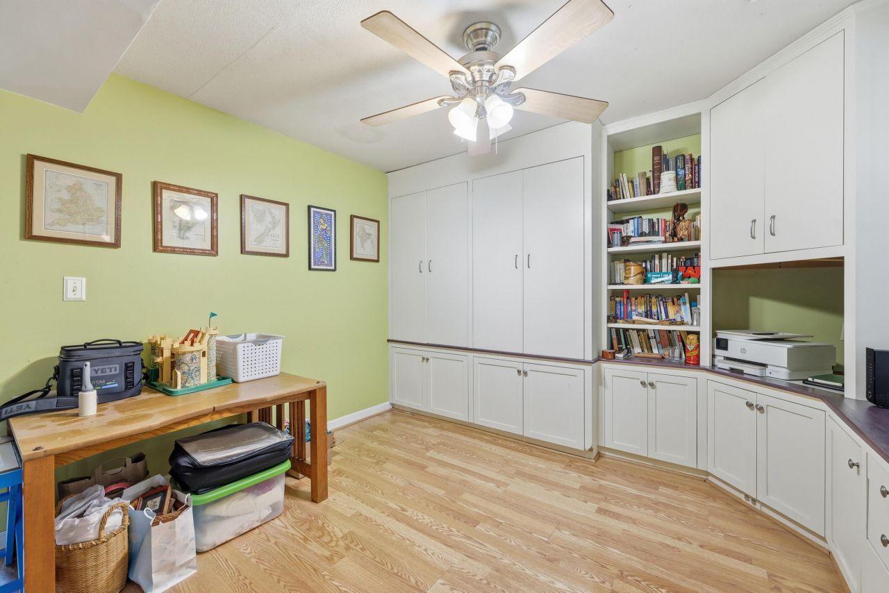 315 Hollywood Drive Photo 14