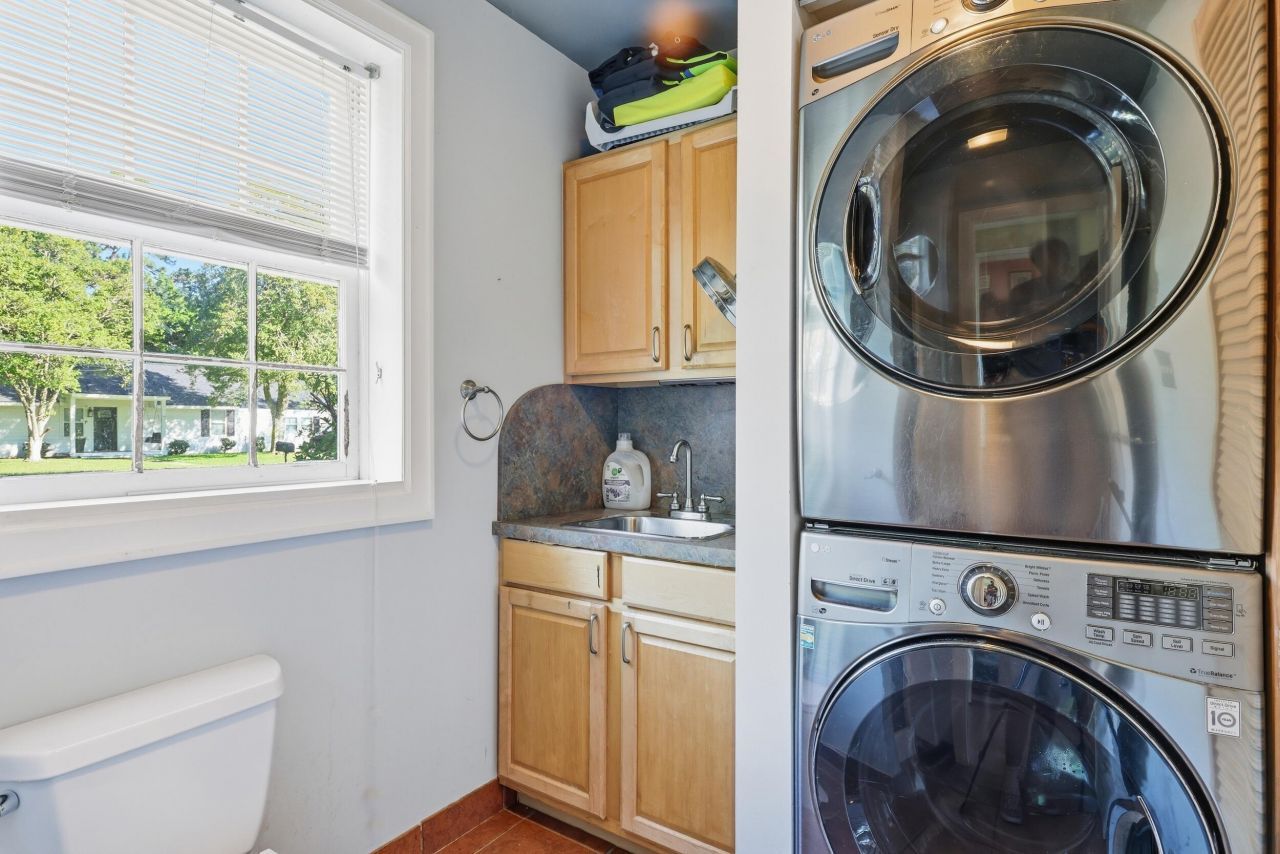 315 Hollywood Drive Photo 16