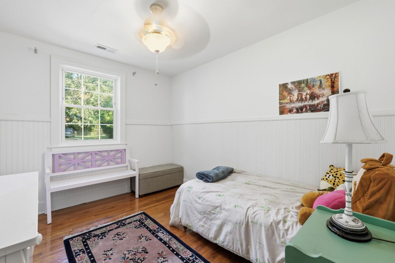 315 Hollywood Drive Photo 17