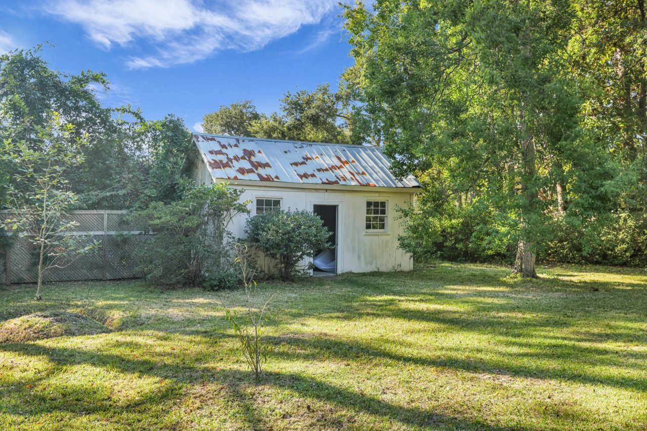 315 Hollywood Drive Photo 30