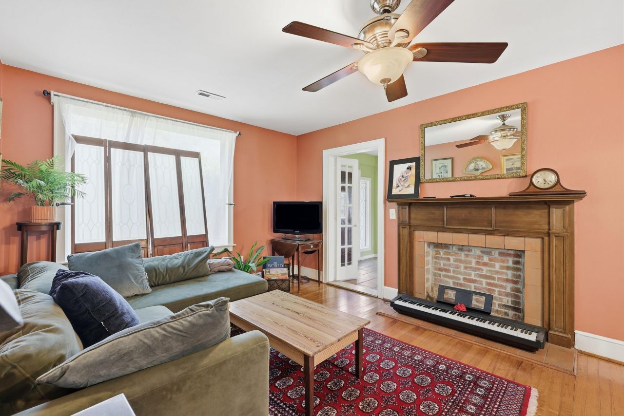 315 Hollywood Drive Photo 5