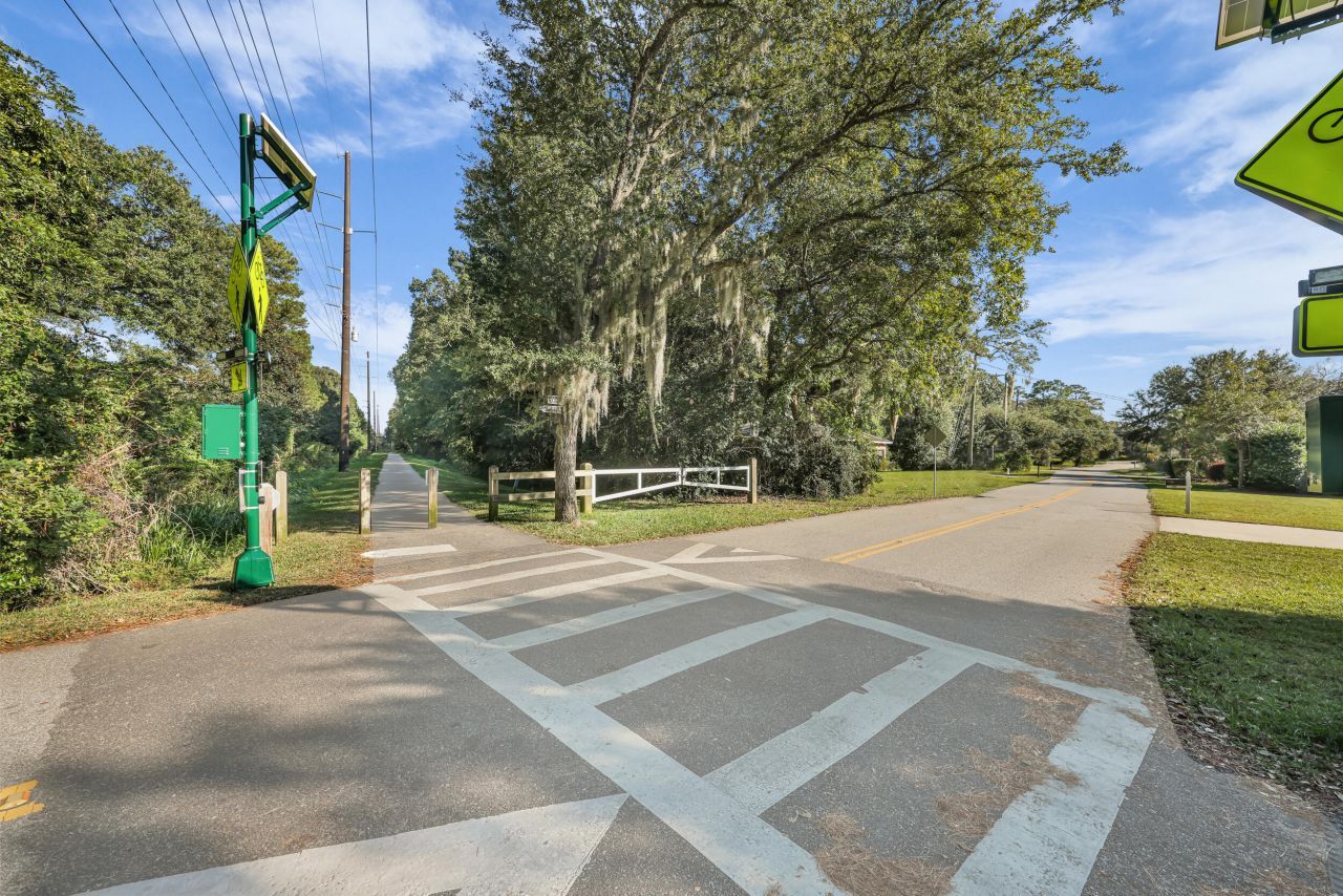 315 Hollywood Drive Photo 52