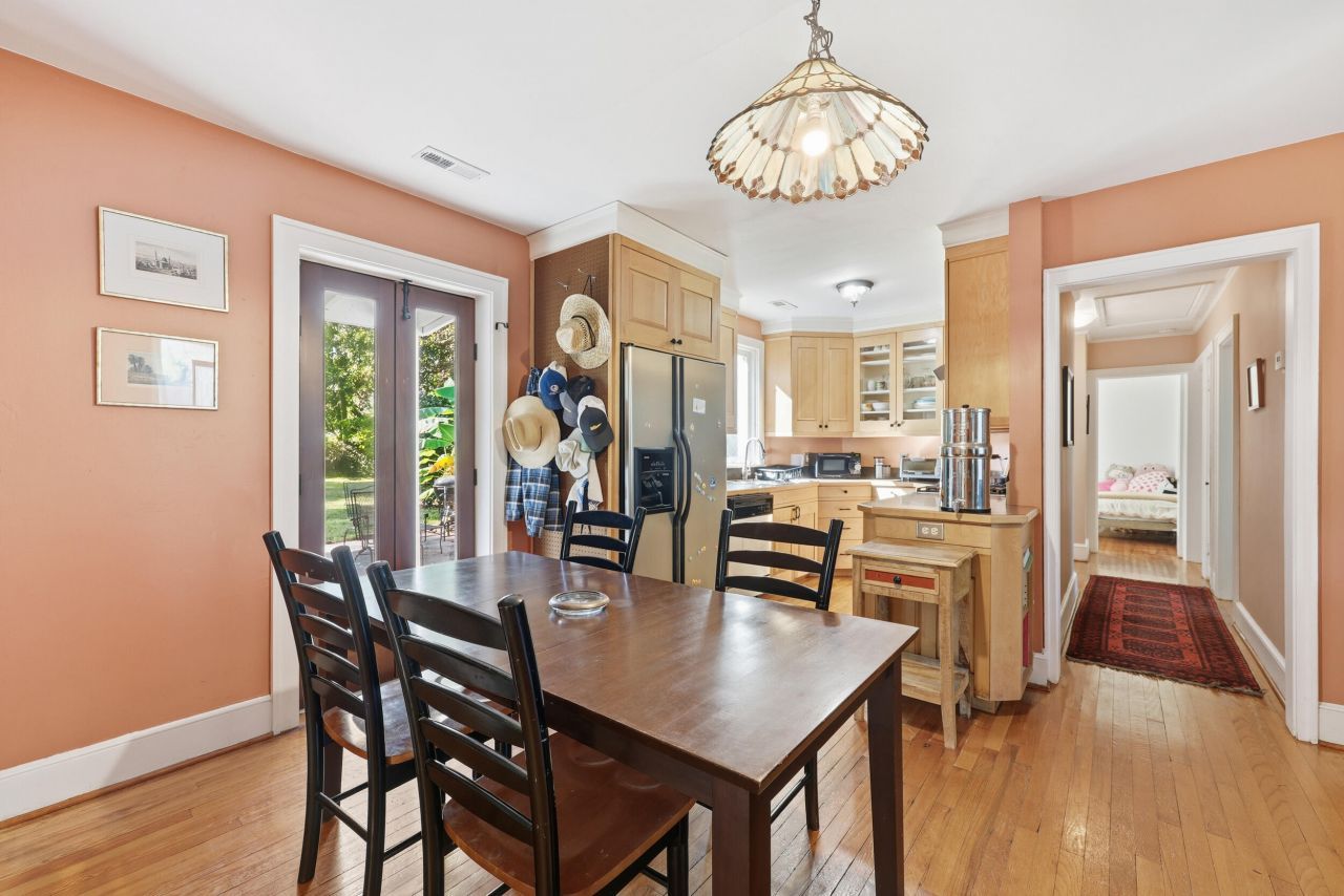 315 Hollywood Drive Photo 6