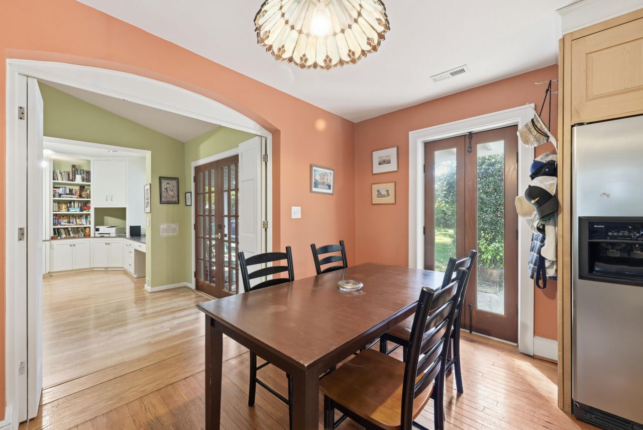 315 Hollywood Drive Photo 7