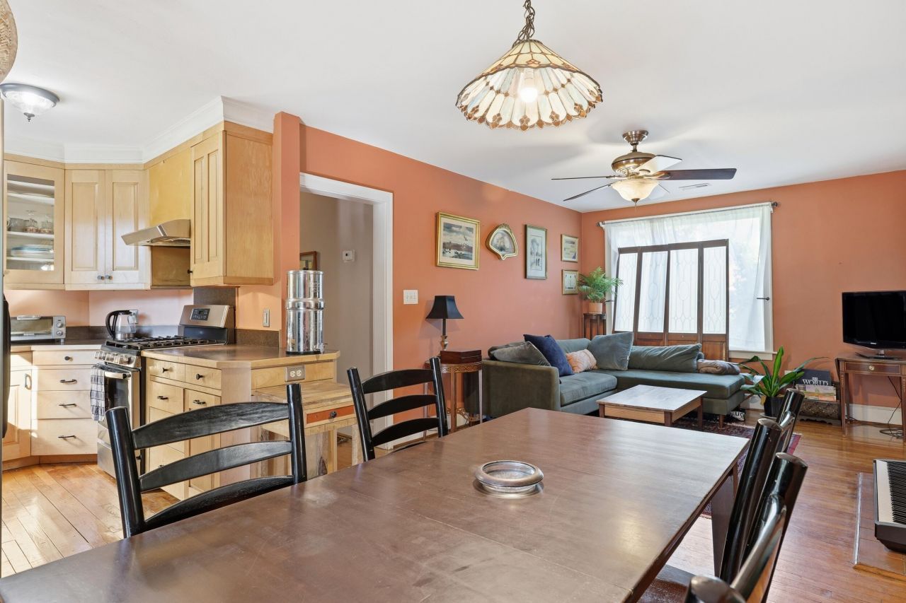 315 Hollywood Drive Photo 8