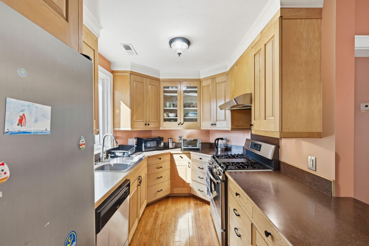 315 Hollywood Drive Photo 9