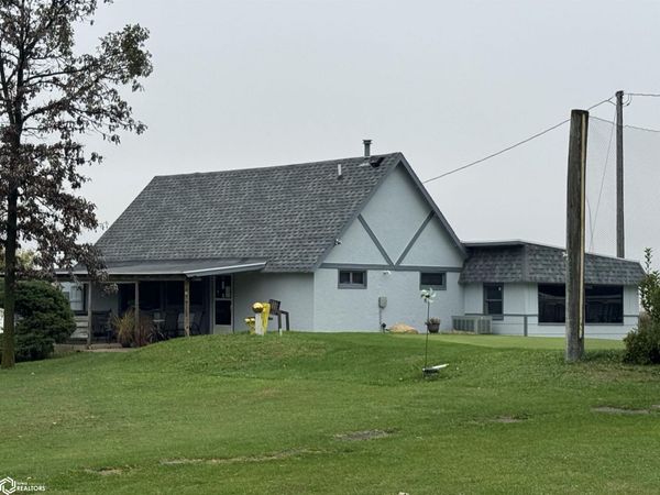 518 27th Avenue S, Clear Lake, IA 50428