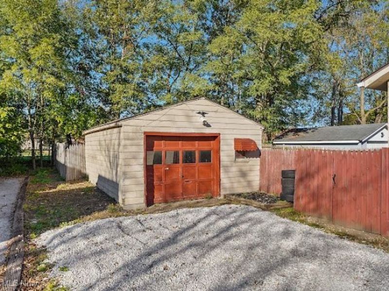 1371 Benton Street, Barberton, OH 44203 Photo 3