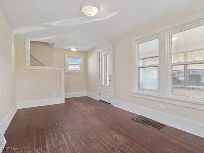 1371 Benton Street, Barberton, OH 44203 Photo 8