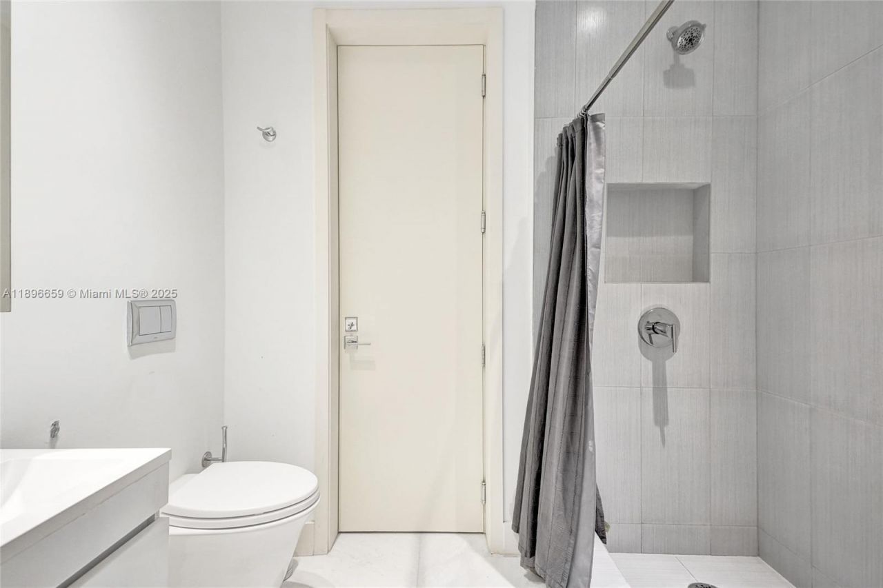 17475 Collins Ave, Unit 2302, Sunny Isles Beach, FL 33160 Photo