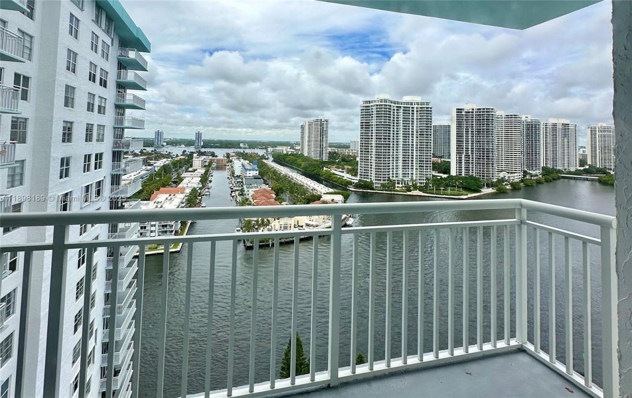 301 174th St, Unit 2020, Sunny Isles Beach, FL 33160 Photo